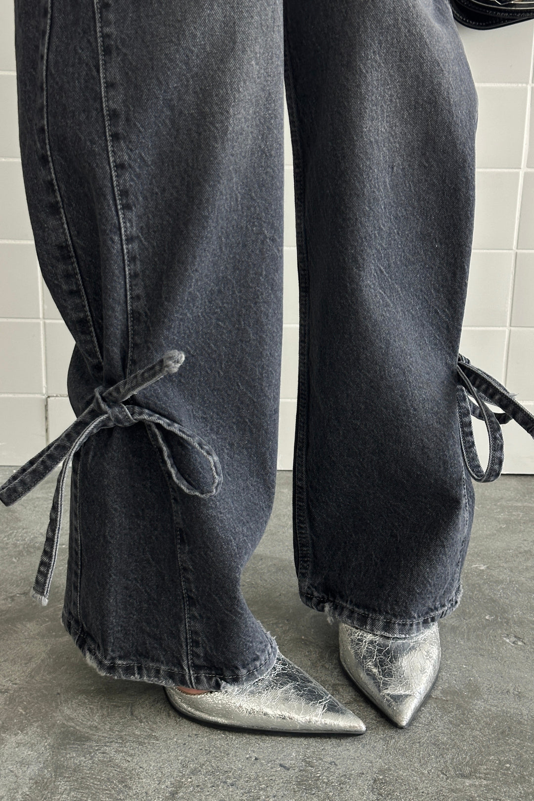 Routines Bow Detail Straight Jeans - Washed Black D233 Jeans Routines Fashion
