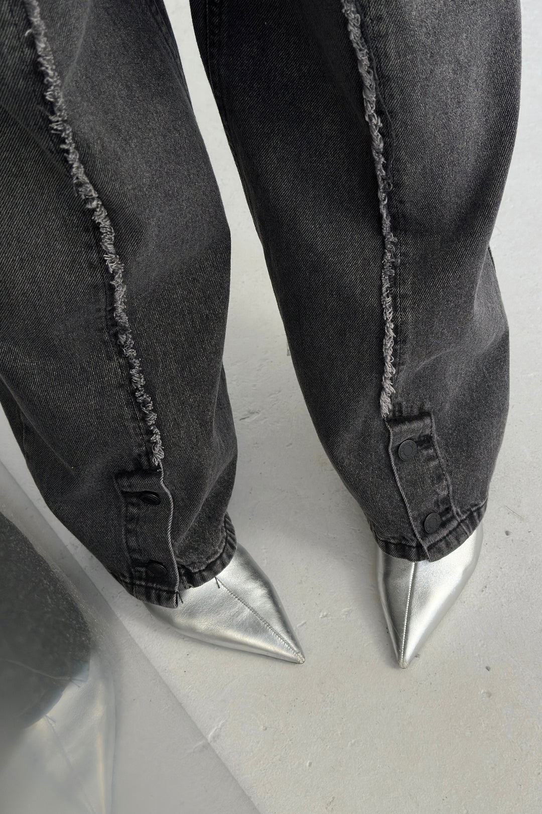 Routines Buttons Detail Baggy Jeans - Washed Black 4481