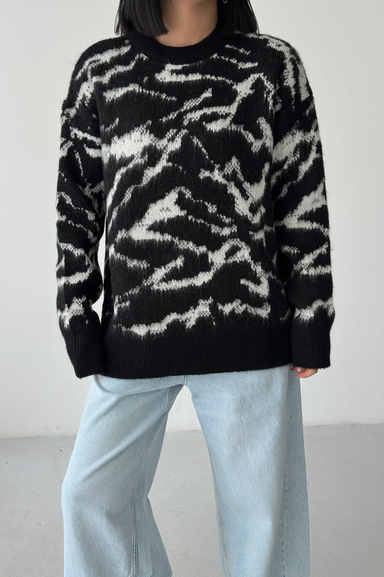 Routines Camouflage Oversized Knit - Black 0138 Knit Routines Fashion