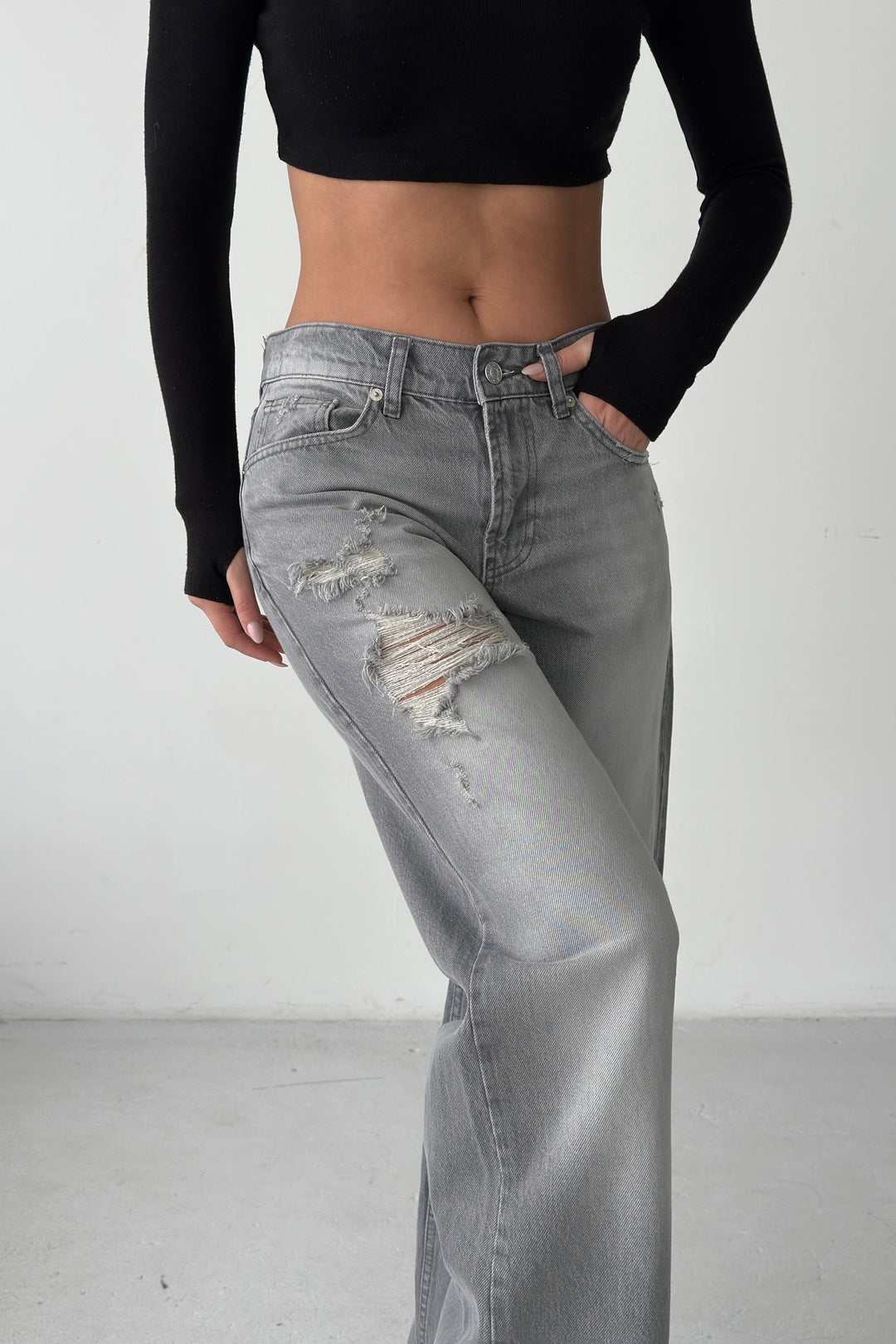 Routines Mid-waist Ripped Jeans - Grey 1479-3