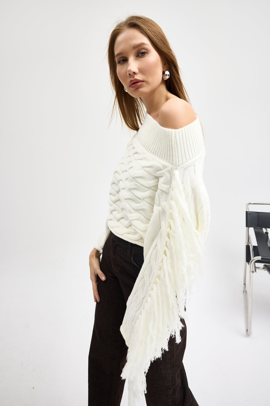 Routines Off shoulder Fringe Knit - Cream 1276